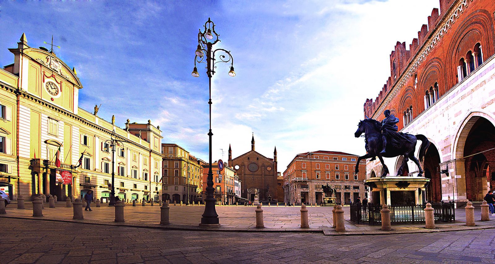 Piacenza - Piazza Cavalli